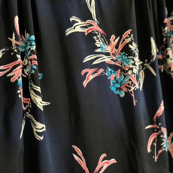 Lane Bryant Swing V-Neck Shell - Picture 4 of 5